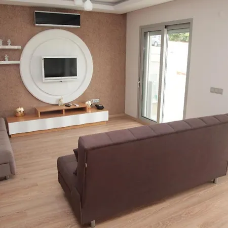 Boyalik Demirel & Hotell Çeşme