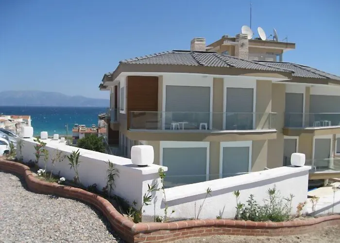 Boyalik Demirel & Отель